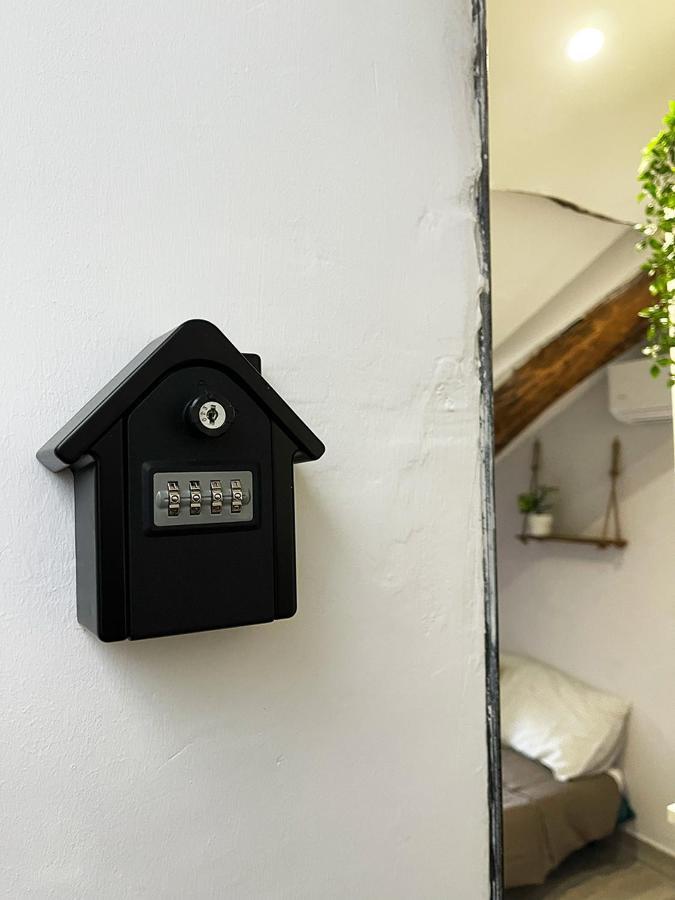 Italian Maison - Studio In The Heart Of Турин Экстерьер фото